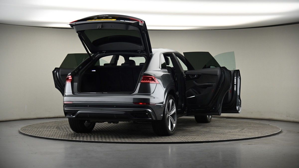 More views of Audi Q8