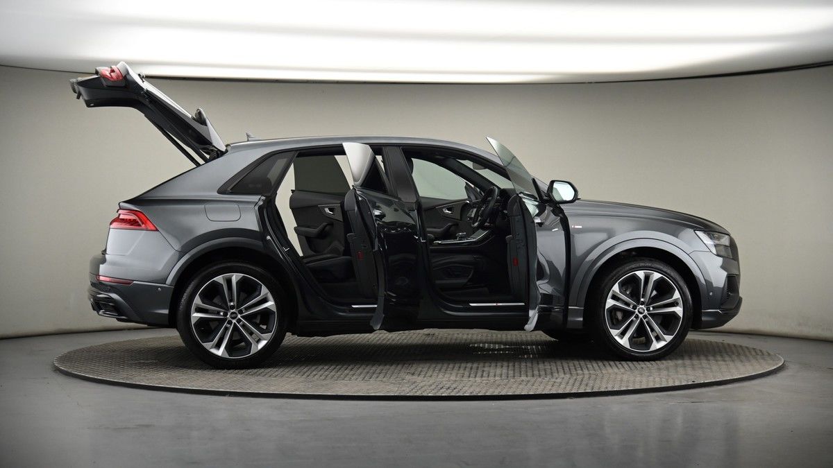 More views of Audi Q8