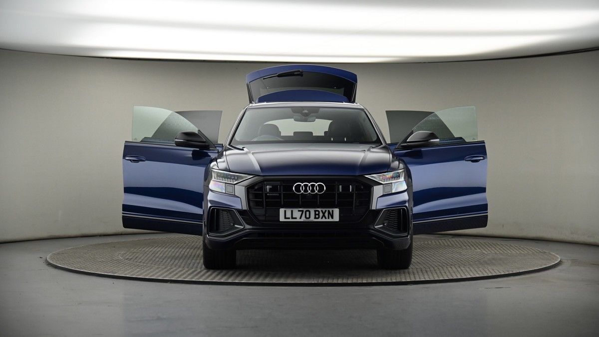 More views of Audi Q8