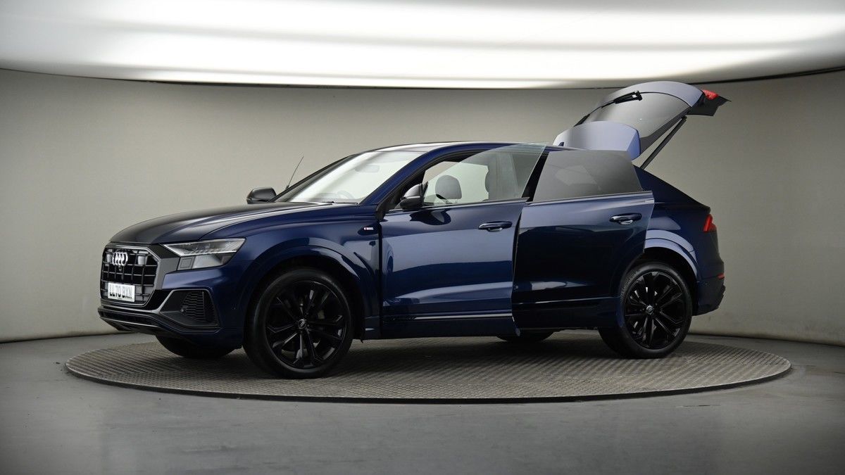 More views of Audi Q8