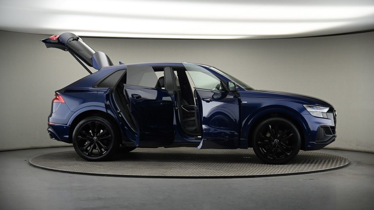 More views of Audi Q8