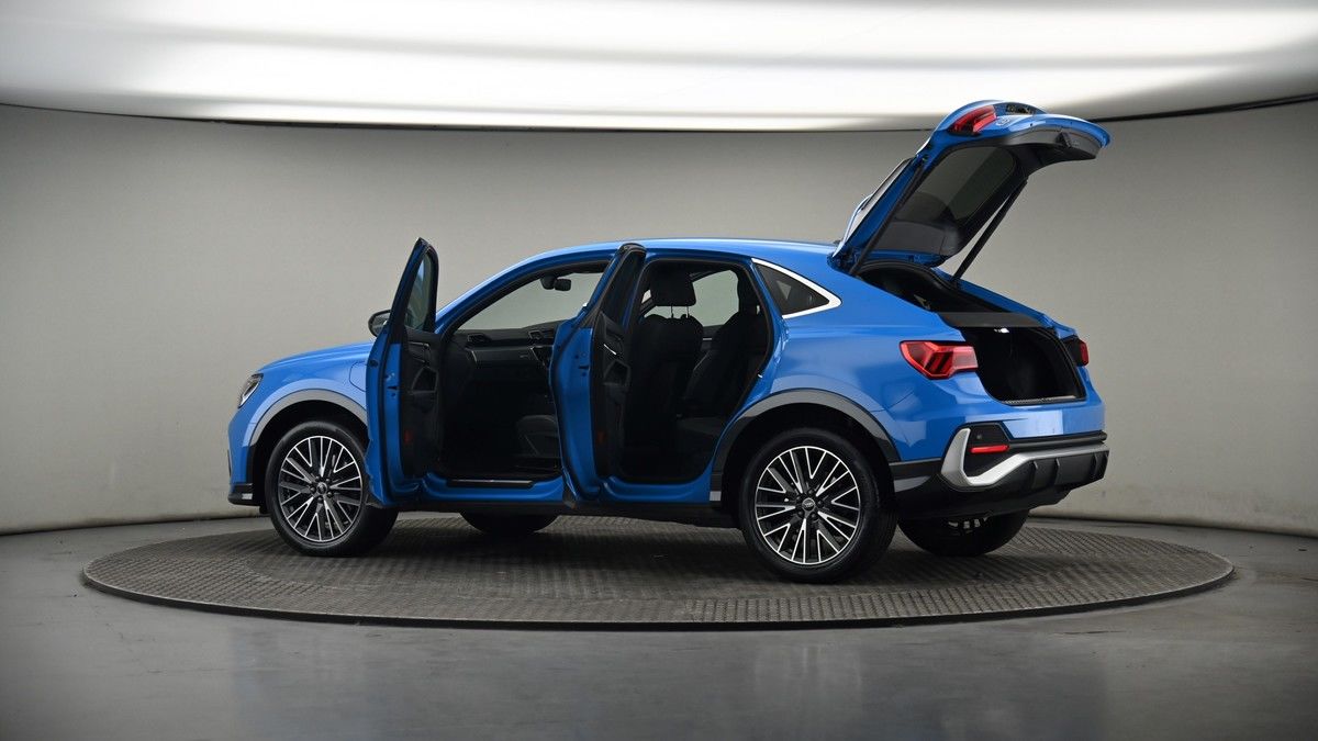 More views of Audi Q3