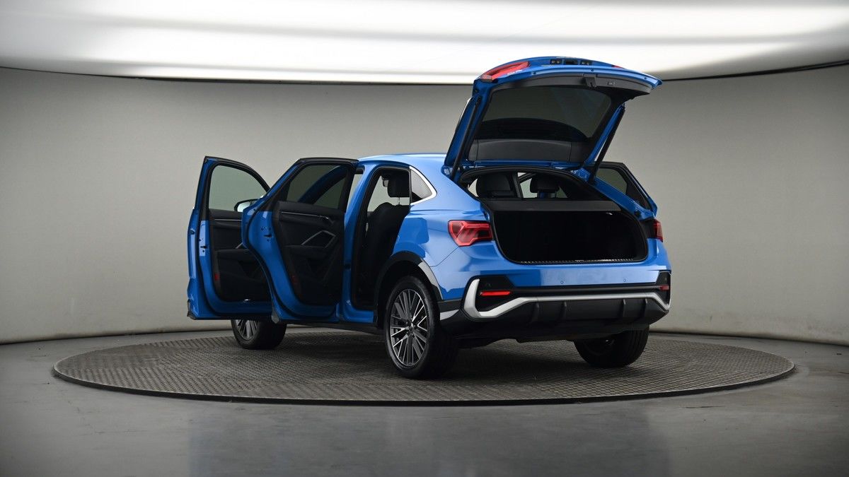 Audi Q3 Image 8