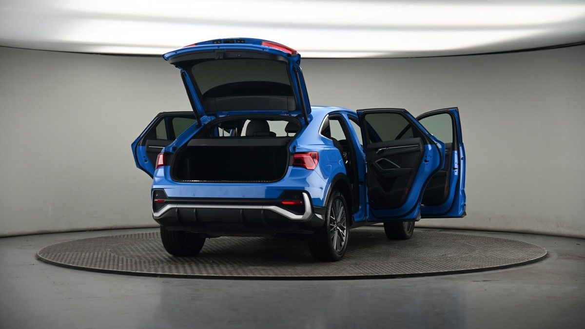 More views of Audi Q3