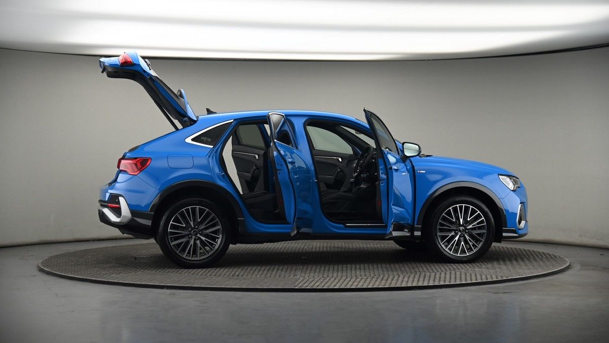 More views of Audi Q3