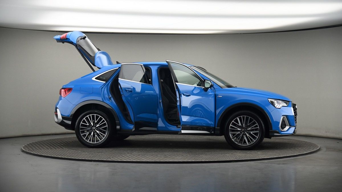More views of Audi Q3