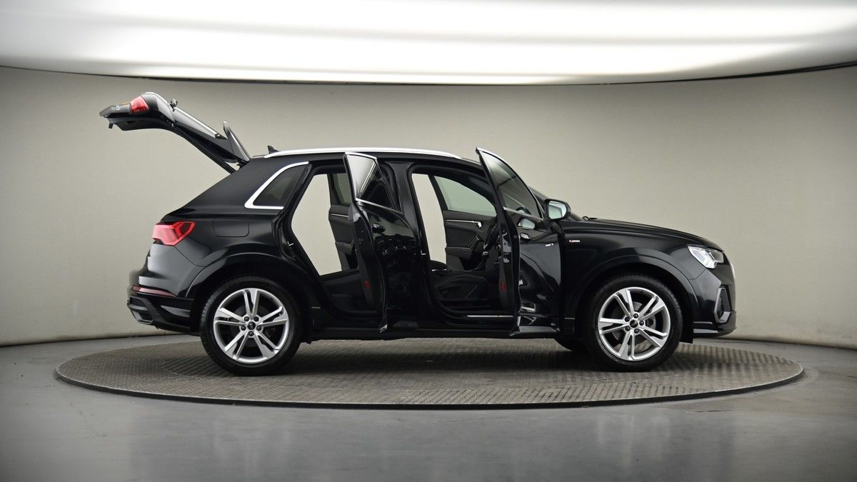 More views of Audi Q3