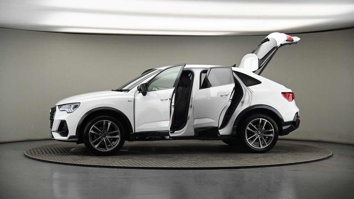 More views of Audi Q3