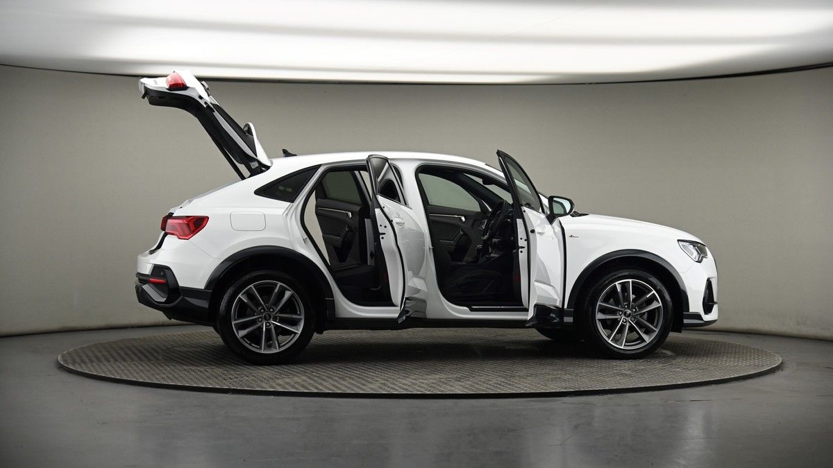 More views of Audi Q3