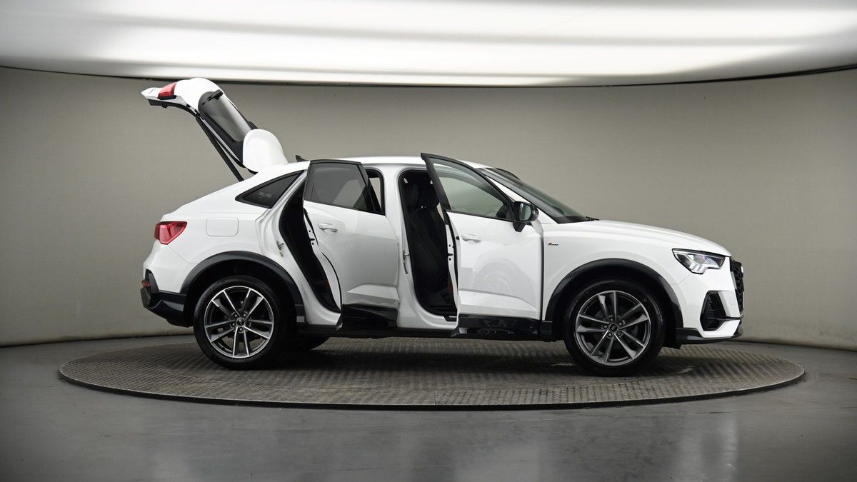 More views of Audi Q3