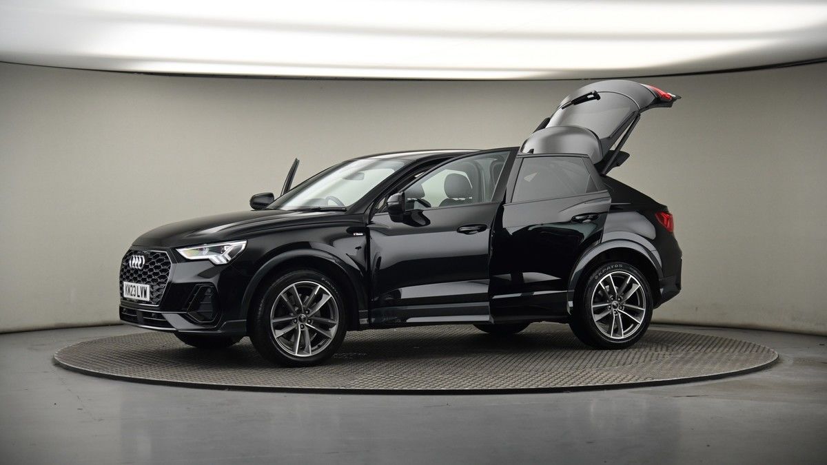 More views of Audi Q3