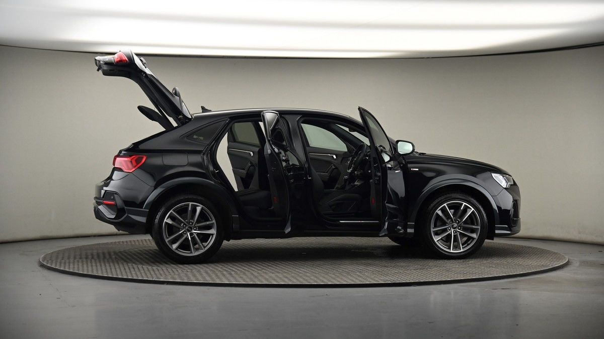 More views of Audi Q3