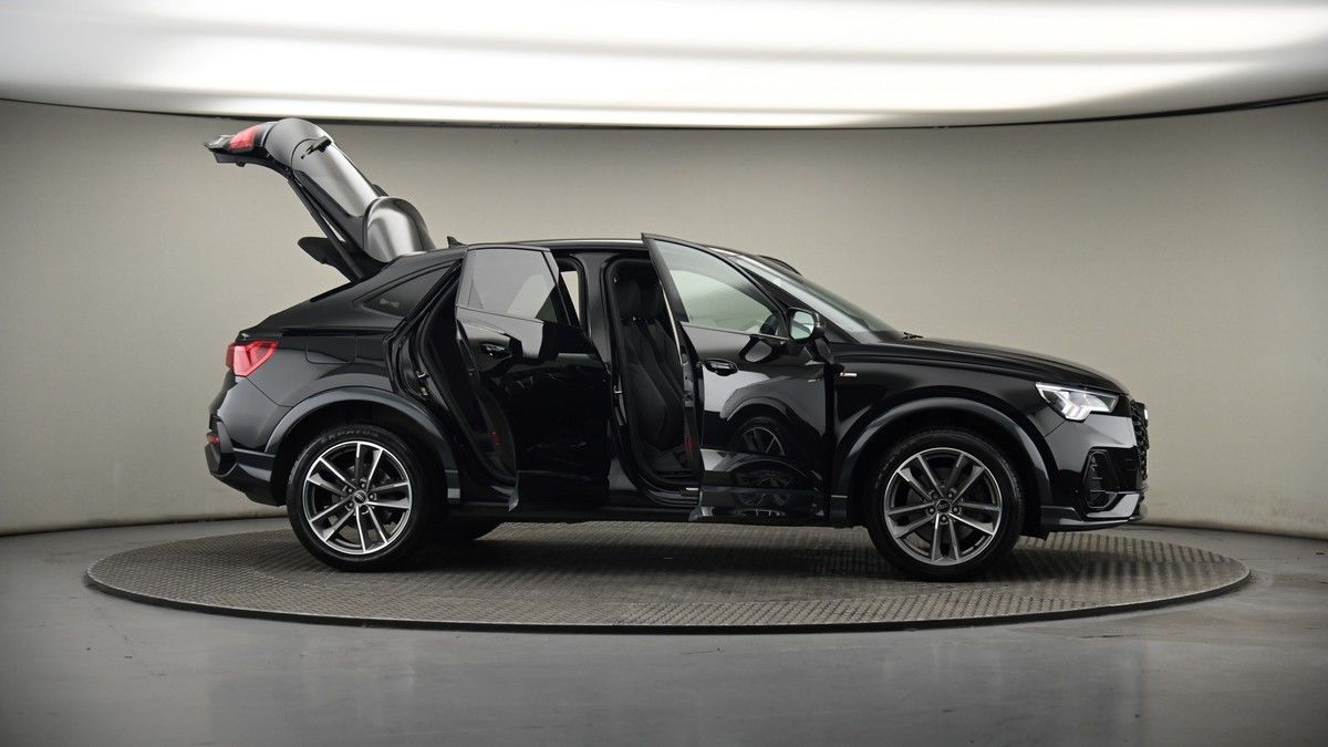 More views of Audi Q3