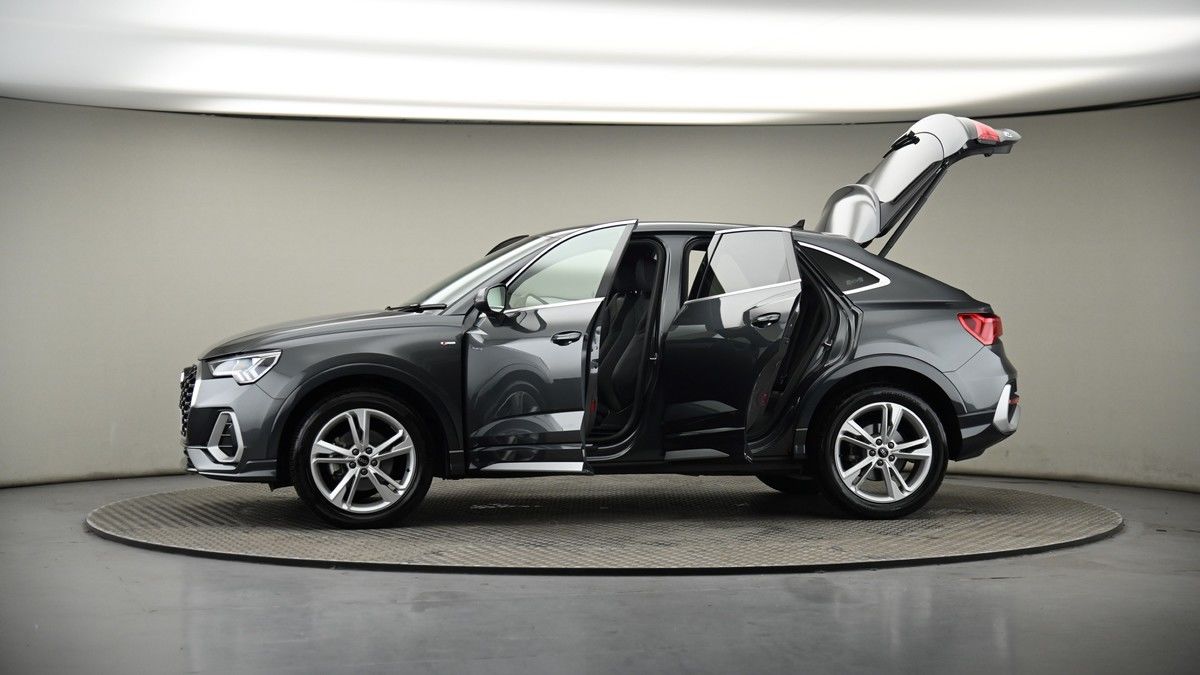 More views of Audi Q3