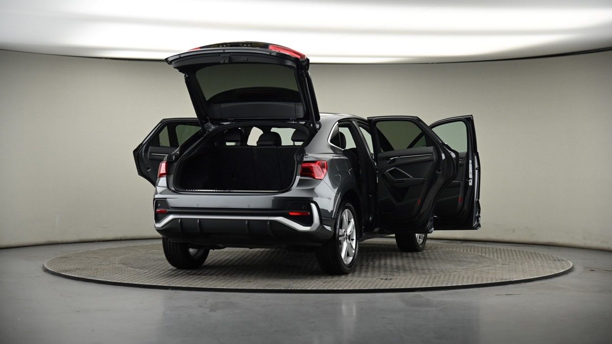 More views of Audi Q3