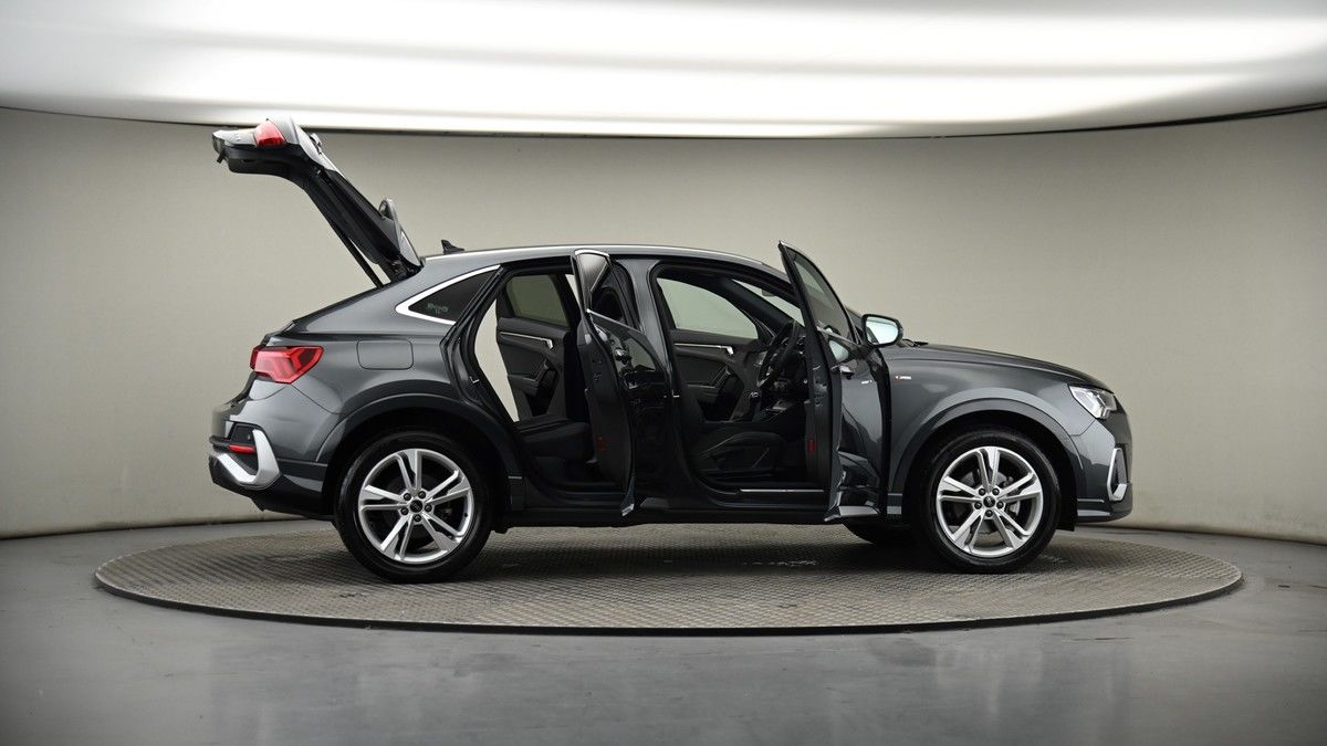 More views of Audi Q3