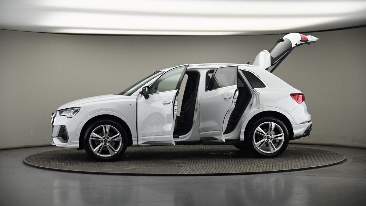 More views of Audi Q3