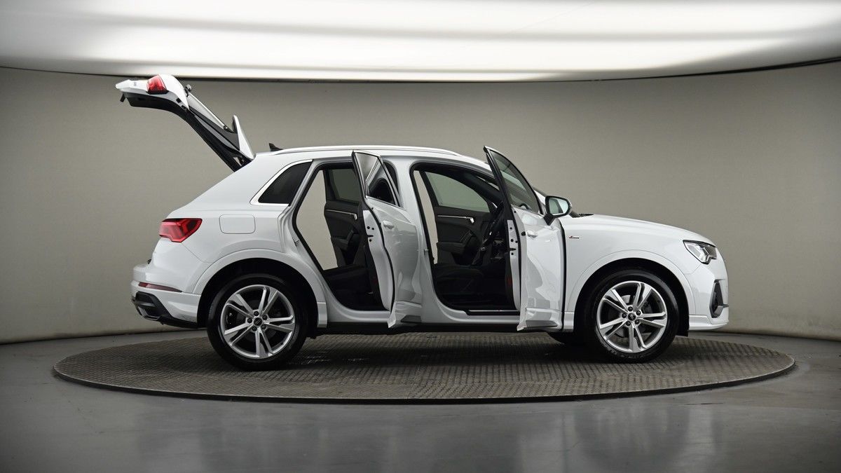 More views of Audi Q3