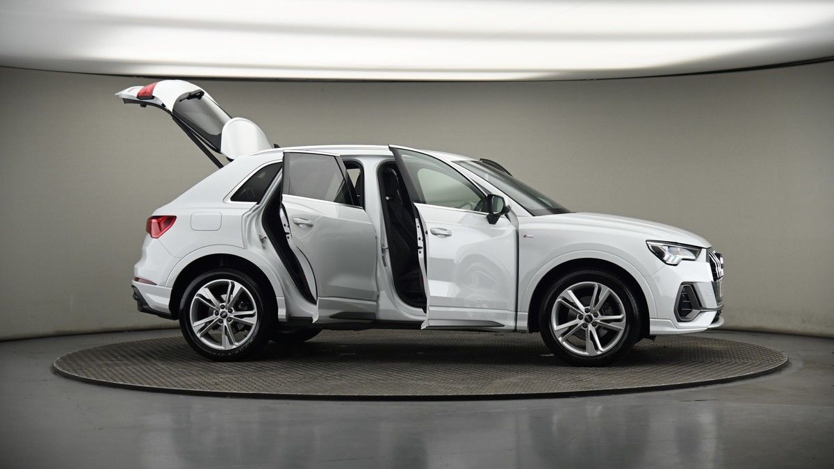 More views of Audi Q3