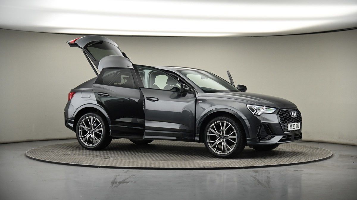 More views of Audi Q3