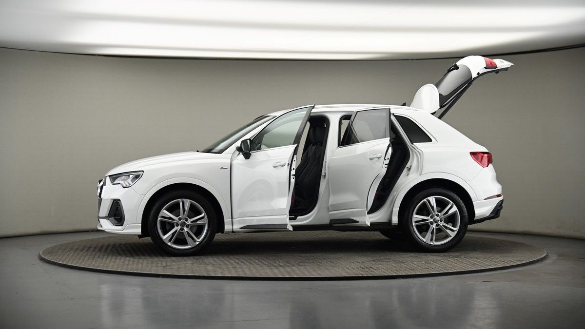 More views of Audi Q3