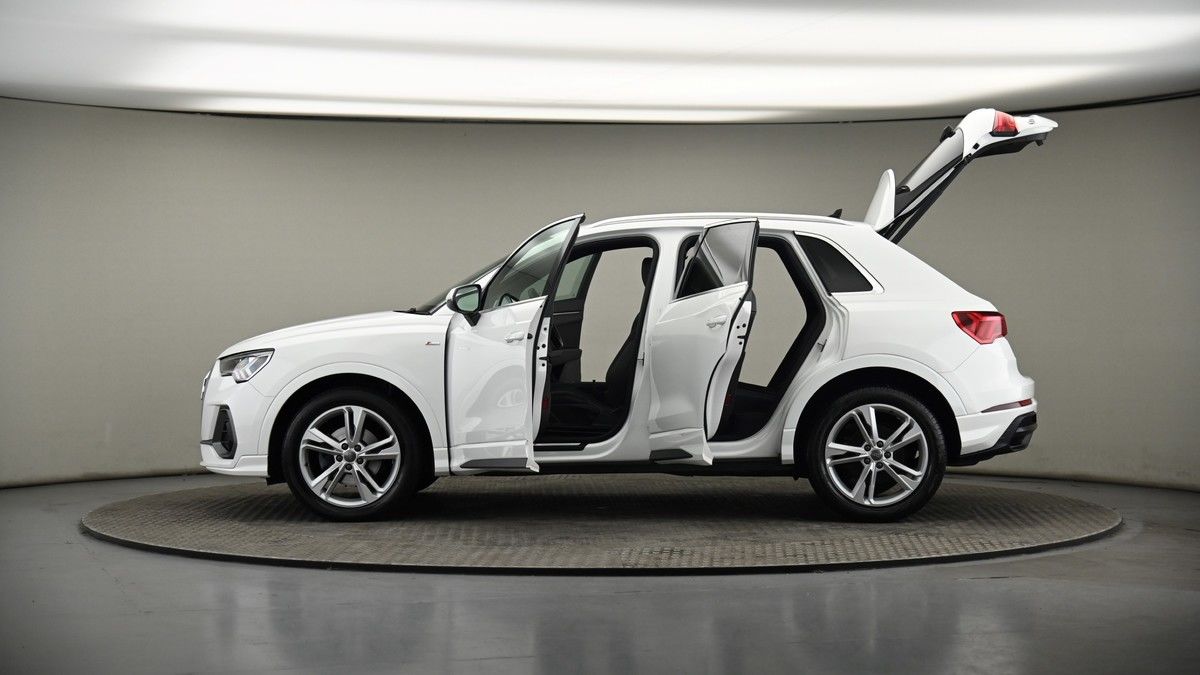 More views of Audi Q3
