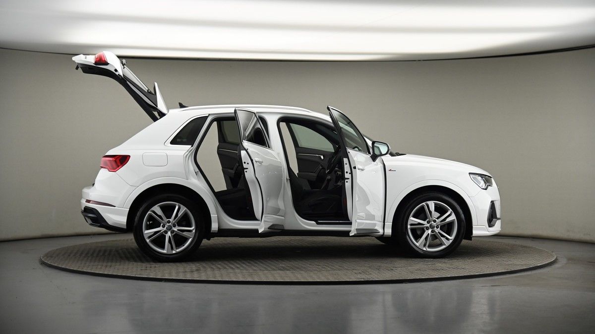 More views of Audi Q3
