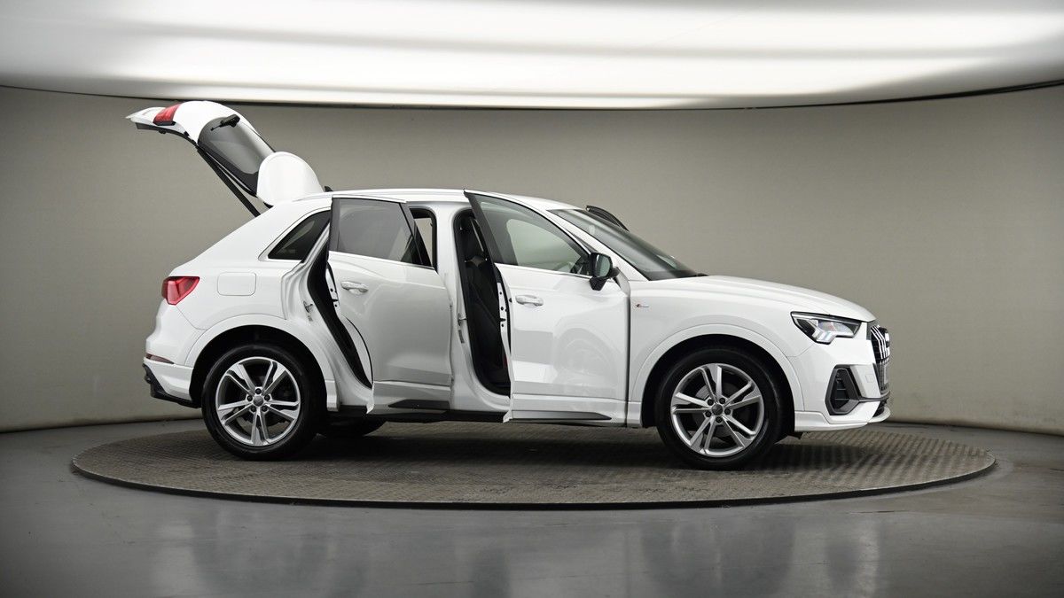 More views of Audi Q3