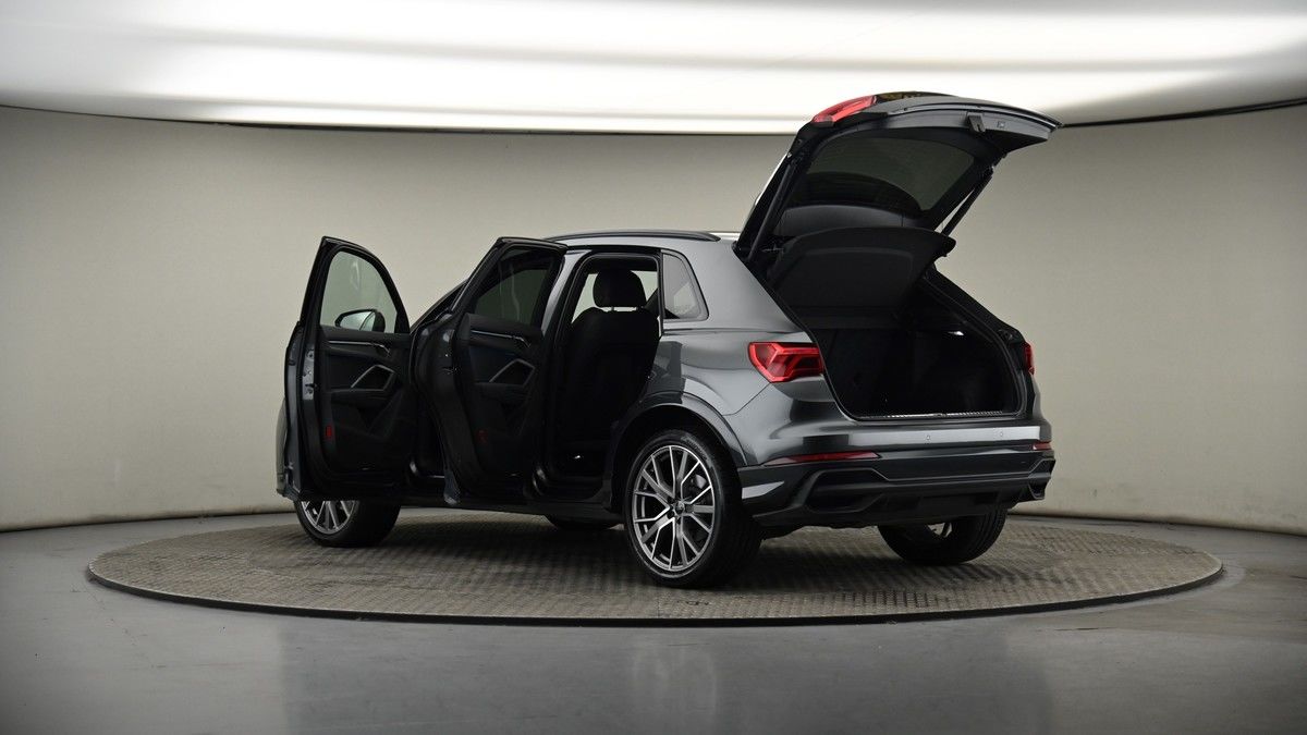 More views of Audi Q3