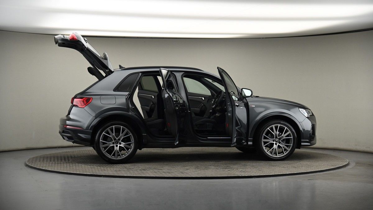 More views of Audi Q3