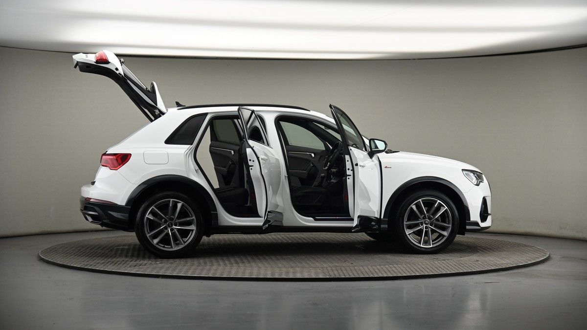 More views of Audi Q3