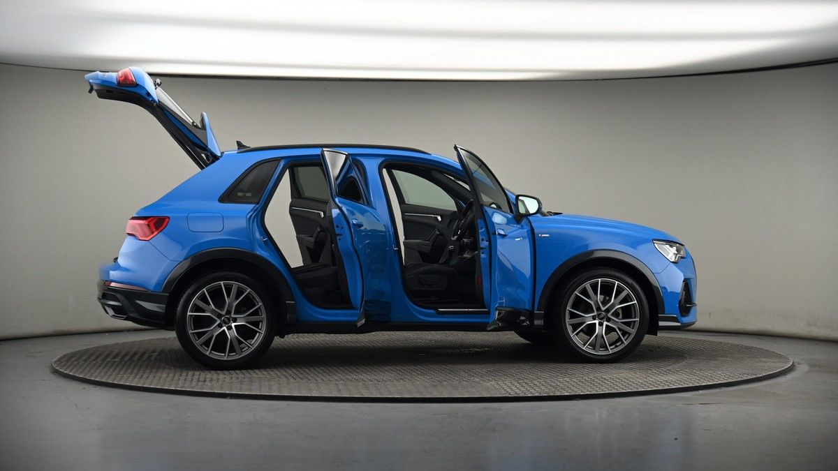 More views of Audi Q3