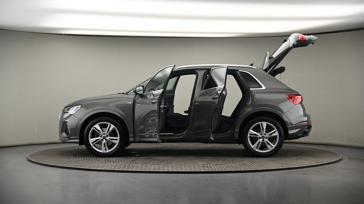 More views of Audi Q3