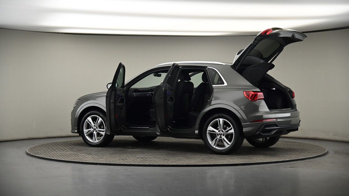 More views of Audi Q3