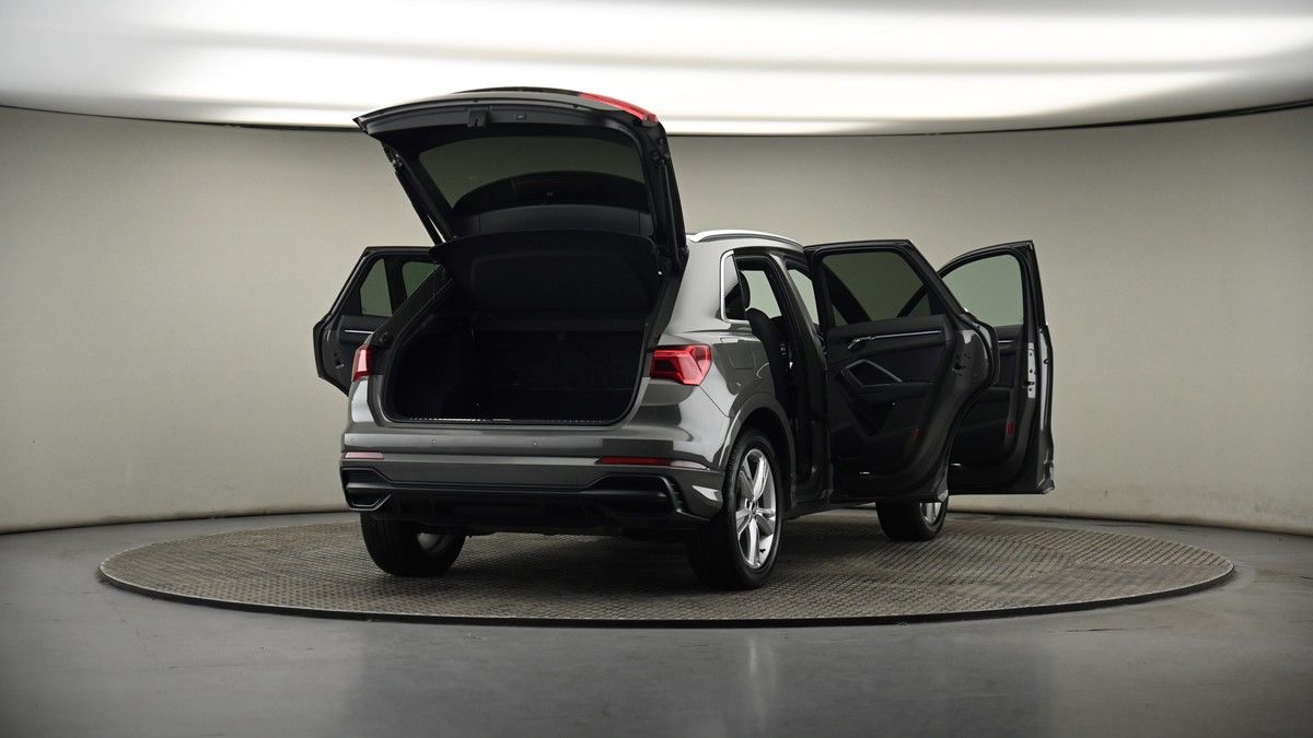 More views of Audi Q3