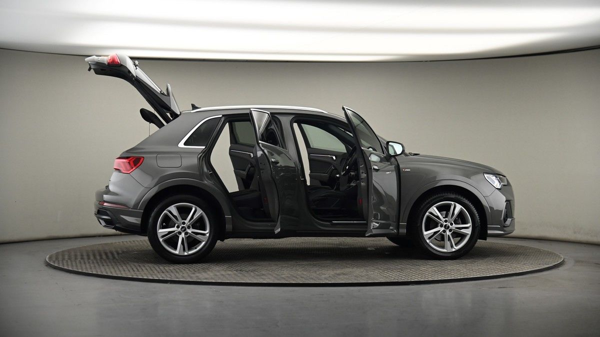 More views of Audi Q3
