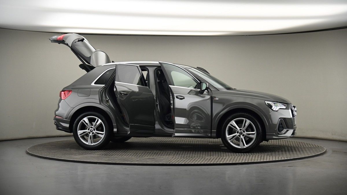 More views of Audi Q3