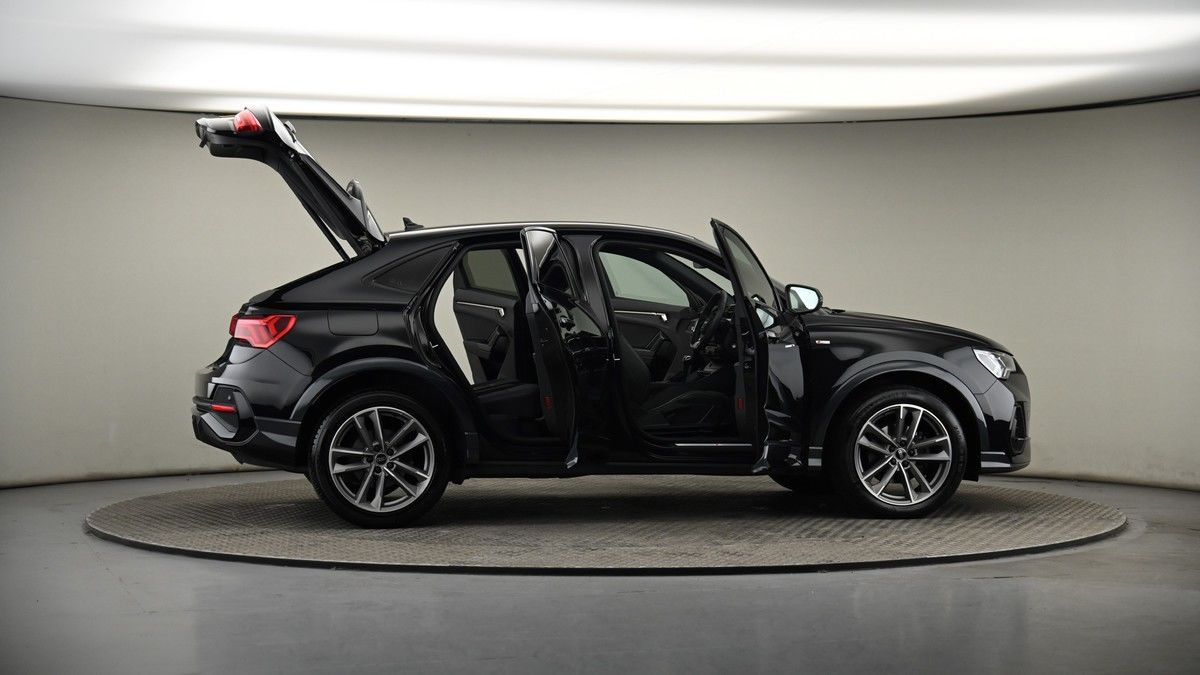 More views of Audi Q3