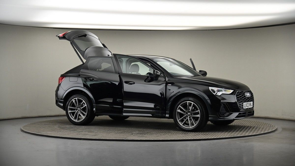 More views of Audi Q3