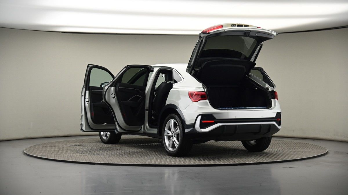 Audi Q3 Image 8