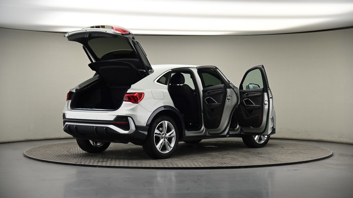 More views of Audi Q3