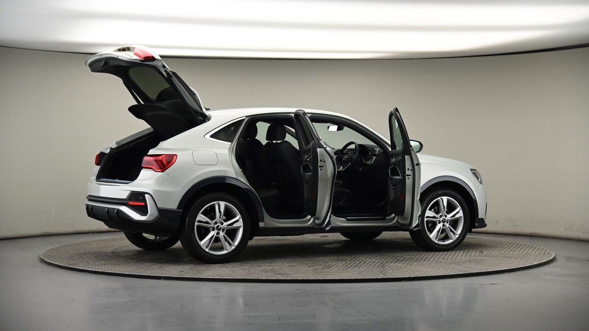 More views of Audi Q3