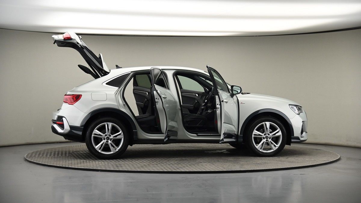 More views of Audi Q3