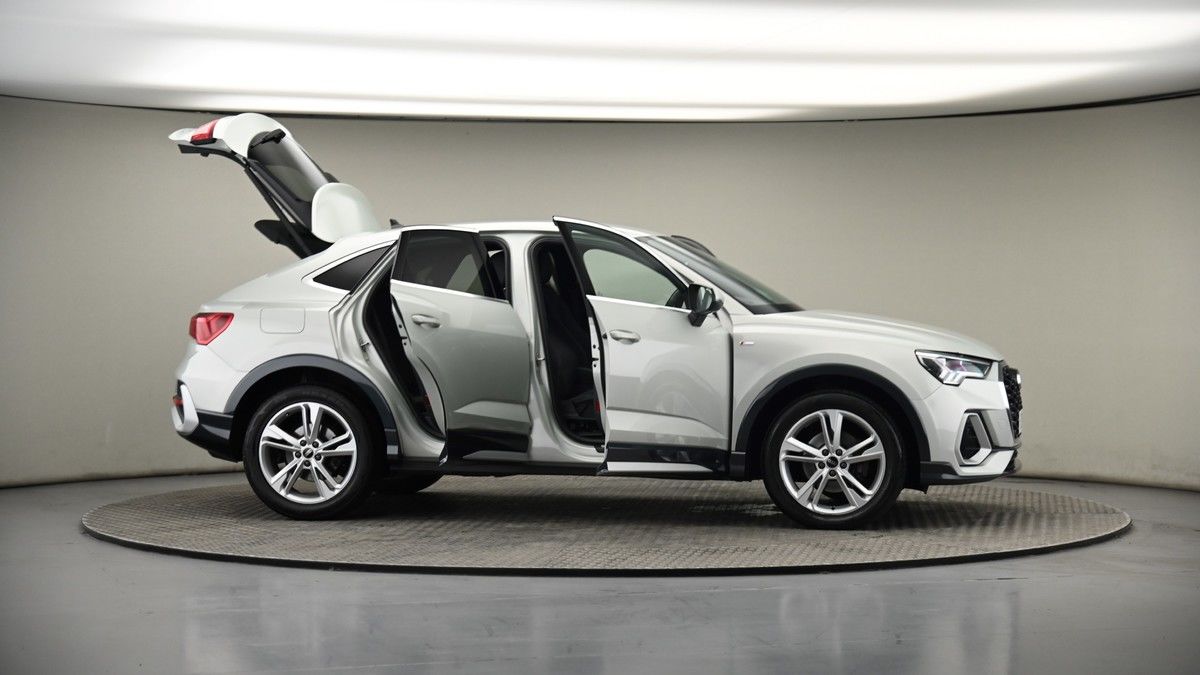 More views of Audi Q3