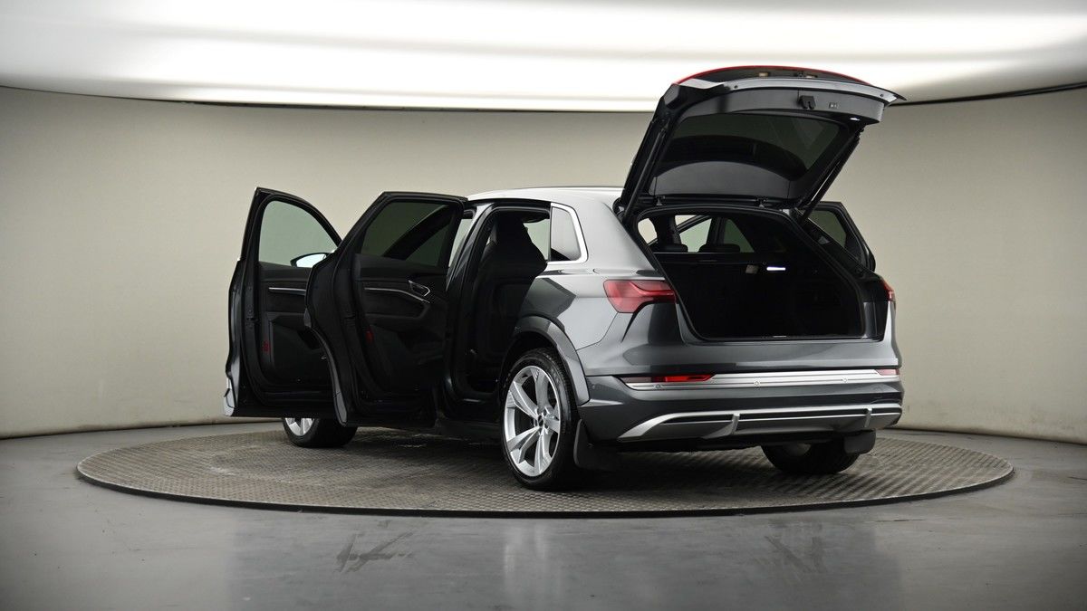 Audi e-tron S Image 7