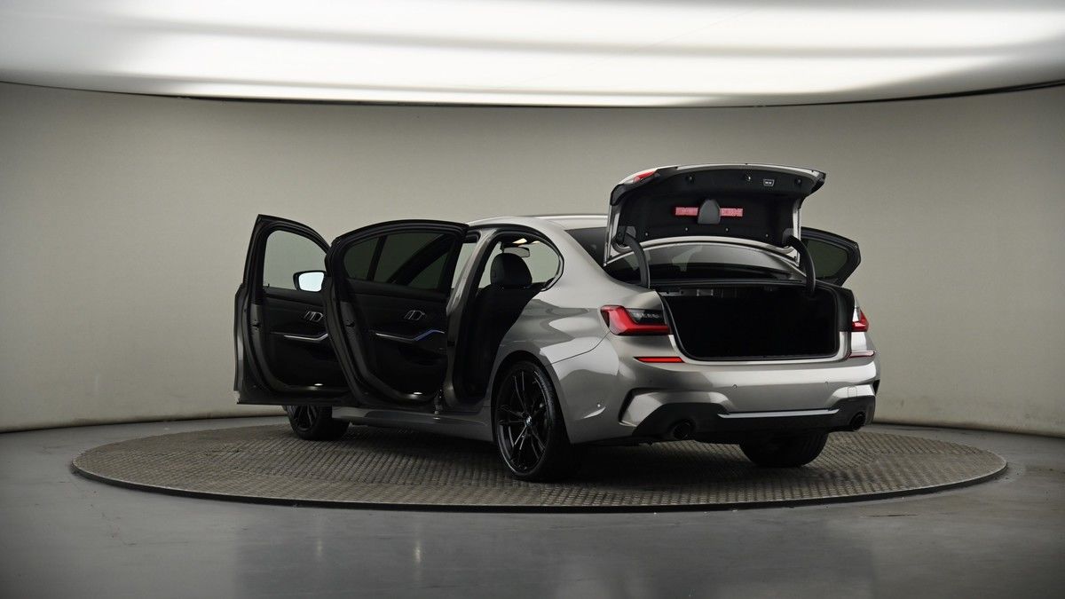BMW 3 Series Image 7