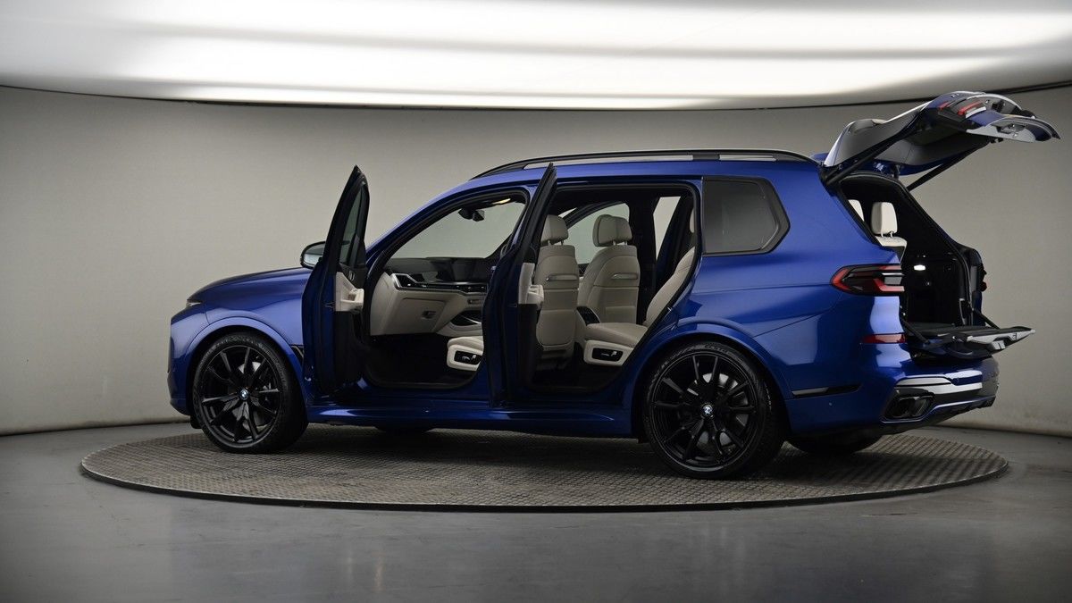 More views of BMW X7