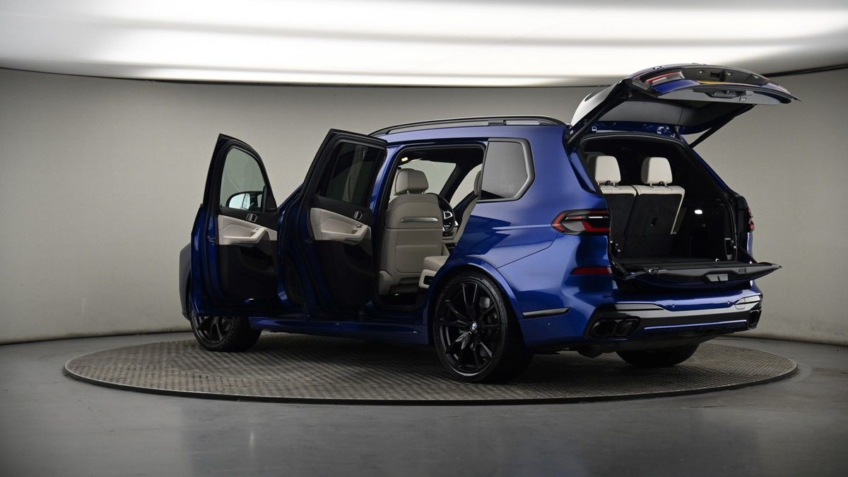 More views of BMW X7