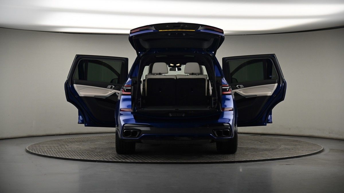More views of BMW X7