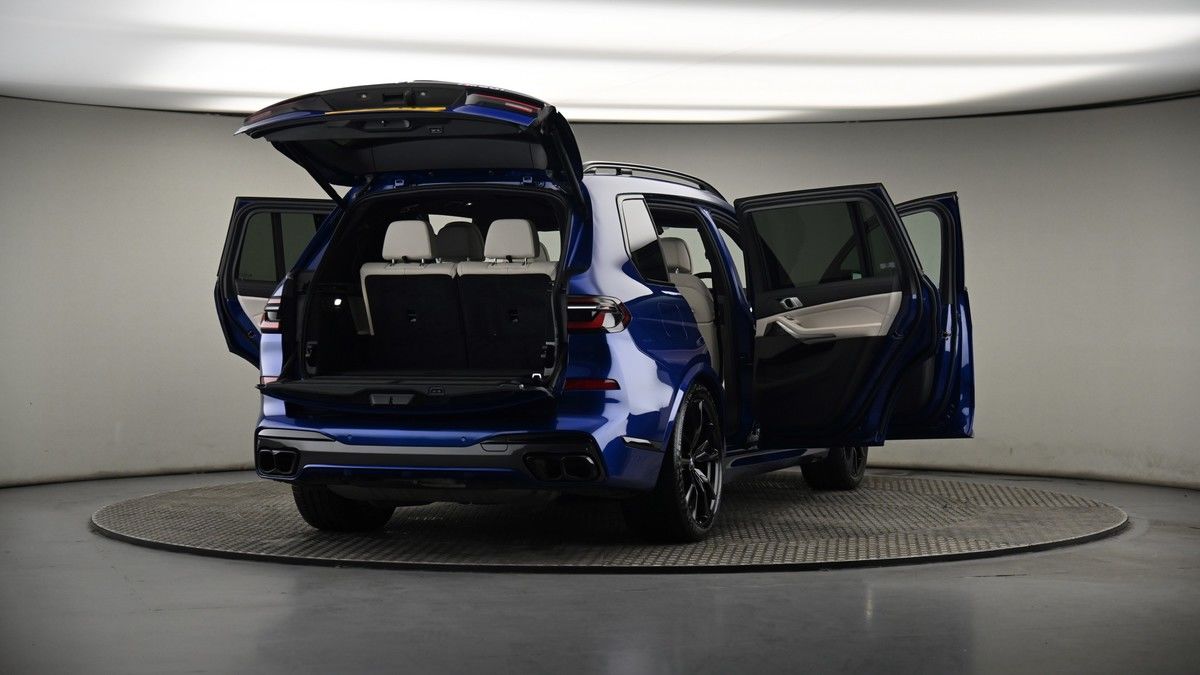 More views of BMW X7
